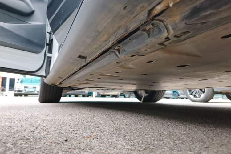 Used Volkswagen ID.UNYX 2024 Revised Pro Long-Range Version Left Side Sill