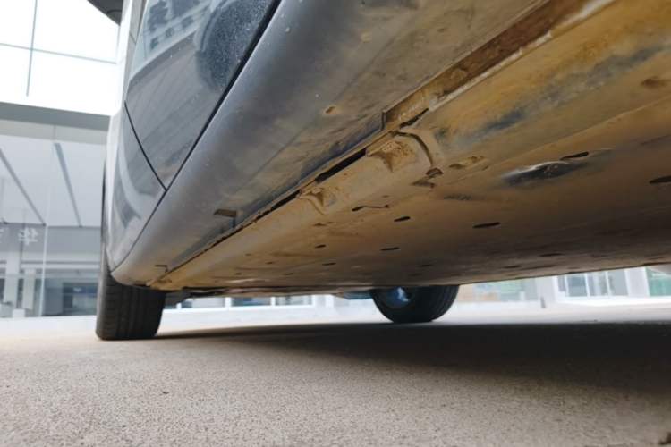 Used Volkswagen ID.UNYX 2024 Revised Pro Long-Range Version Left Side Sill