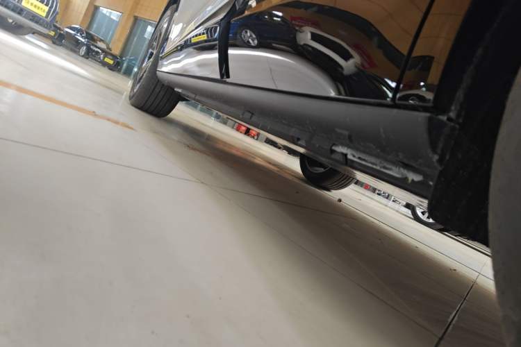 Used Volkswagen ID.UNYX 2024 Revised Pro Long-Range Version Left Side Sill