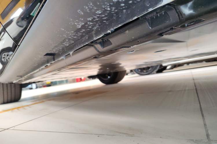 Used Volkswagen ID.UNYX 2024 Revised Pro Long-Range Version Left Side Sill