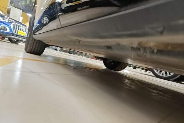 Used Volkswagen ID.UNYX 2024 Revised Pro Long-Range Version Left Side Sill