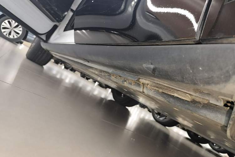 Used Volkswagen ID.UNYX 2024 Revised Ultra Long-Range Version Left Side Sill