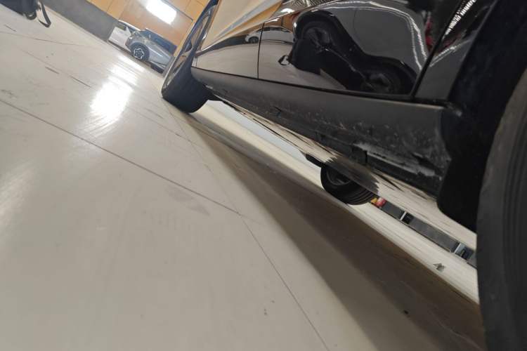 Used Volkswagen ID.UNYX 2024 Revised Pro Long-Range Version Left Side Sill