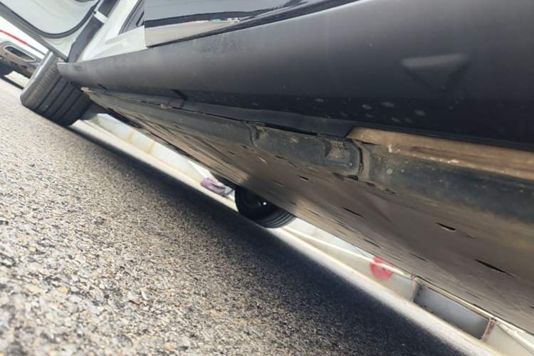 Used Volkswagen ID.UNYX 2024 Revised Pro Long-Range Version Left Side Sill