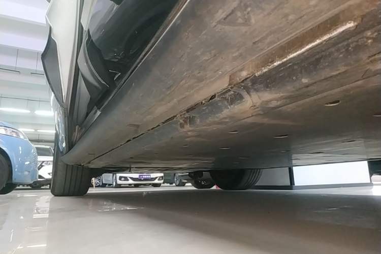Used Volkswagen ID.UNYX 2024 Revised Pro Long-Range Version Left Side Sill