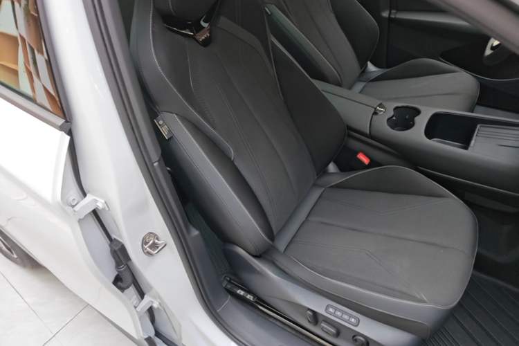 Used Volkswagen ID.UNYX 2024 Revised Pro Long-Range Version Right Front Seat