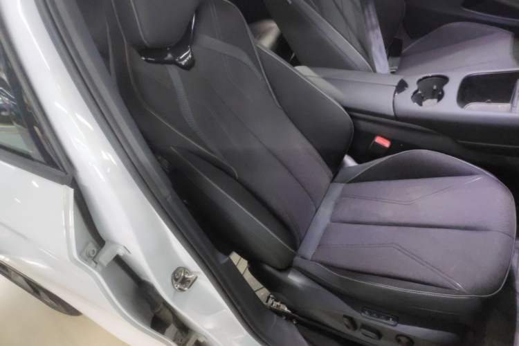 Used Volkswagen ID.UNYX 2024 Revised Pro Long-Range Version Right Front Seat