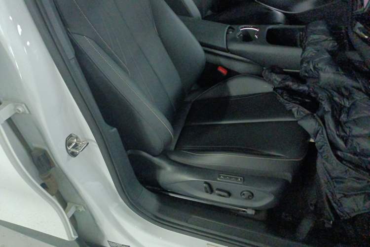 Used Volkswagen ID.UNYX 2024 Ultra Long-Range Version Right Front Seat