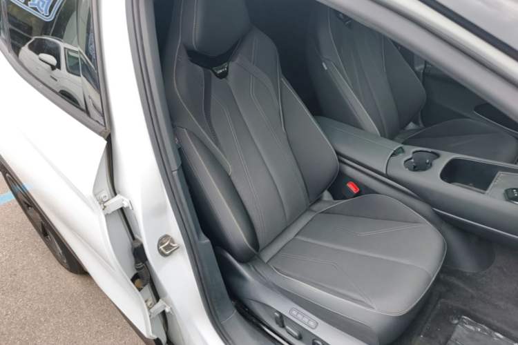 Used Volkswagen ID.UNYX 2024 Revised Pro Long-Range Version Right Front Seat