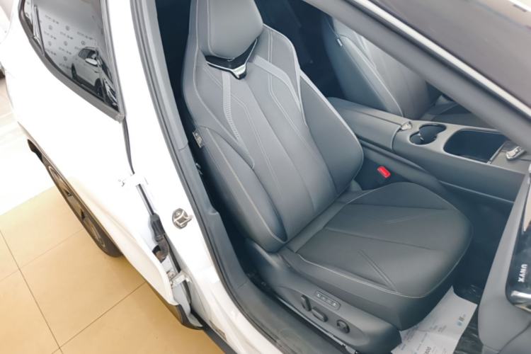 Used Volkswagen ID.UNYX 2024 Revised Pro Long-Range Version Right Front Seat