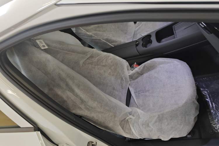 Used Volkswagen ID.UNYX 2024 Revised Pro Long-Range Version Right Front Seat