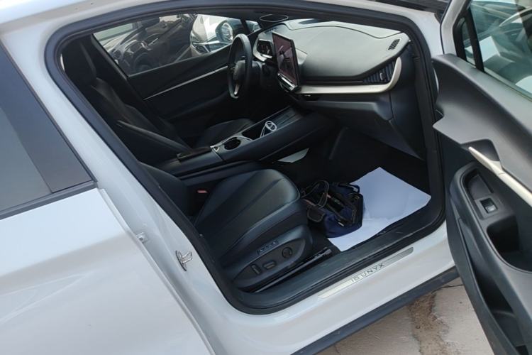 Used Volkswagen ID.UNYX 2024 Ultra Long-Range Version Right Front Seat