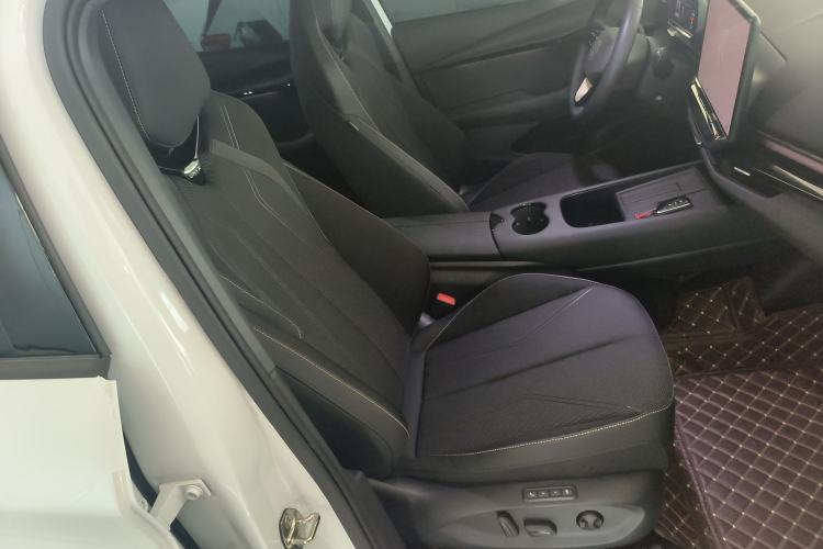 Used Volkswagen ID.UNYX 2024 Pro Long-Range Version Right Front Seat