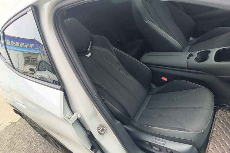 Used Volkswagen ID.UNYX 2024 Revised Pro Long-Range Version Right Front Seat