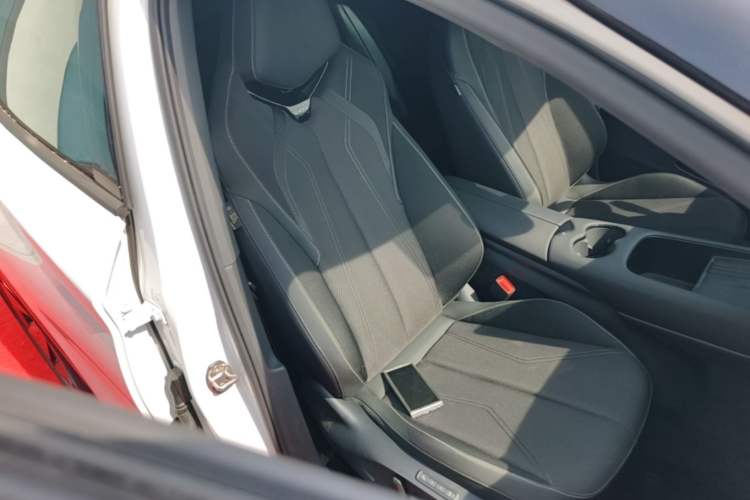 Used Volkswagen ID.UNYX 2024 Revised Pro Long-Range Version Right Front Seat