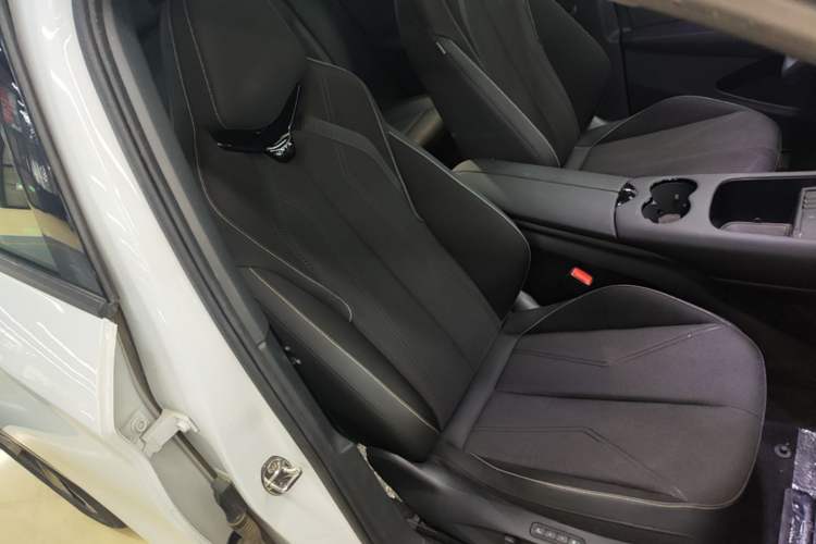 Used Volkswagen ID.UNYX 2024 Revised Pro Long-Range Version Right Front Seat