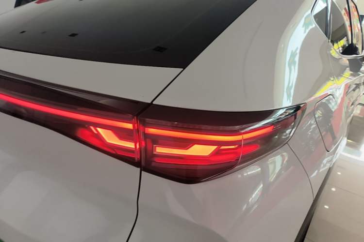 Used Volkswagen ID.UNYX 2024 Revised Pro Long-Range Version Right Rear Taillight
