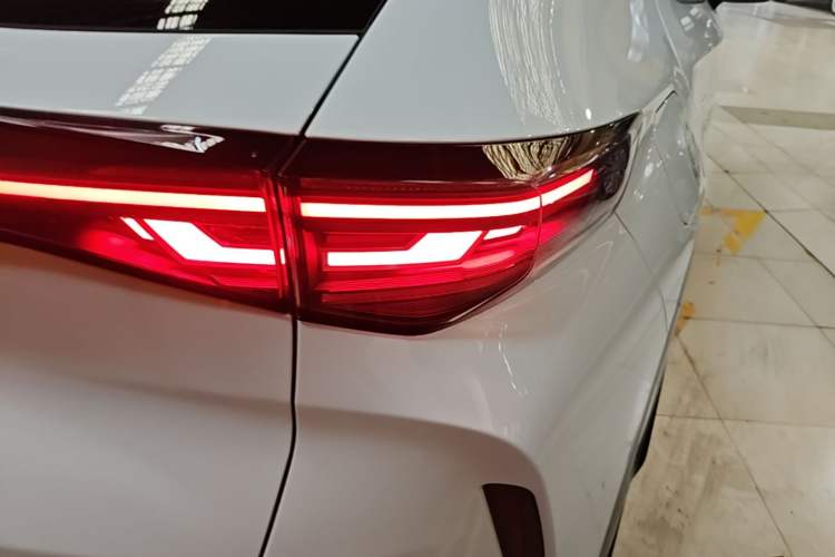 Used Volkswagen ID.UNYX 2024 Revised Pro Long-Range Version Right Rear Taillight
