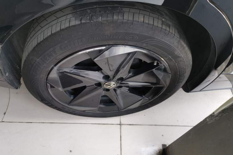 Used Volkswagen ID.UNYX 2024 Pro Long-Range Version Right Rear Wheel Hub
