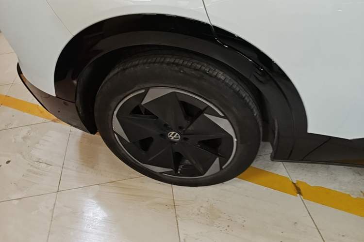 Used Volkswagen ID.UNYX 2024 Revised Pro Long-Range Version Right Rear Wheel Hub