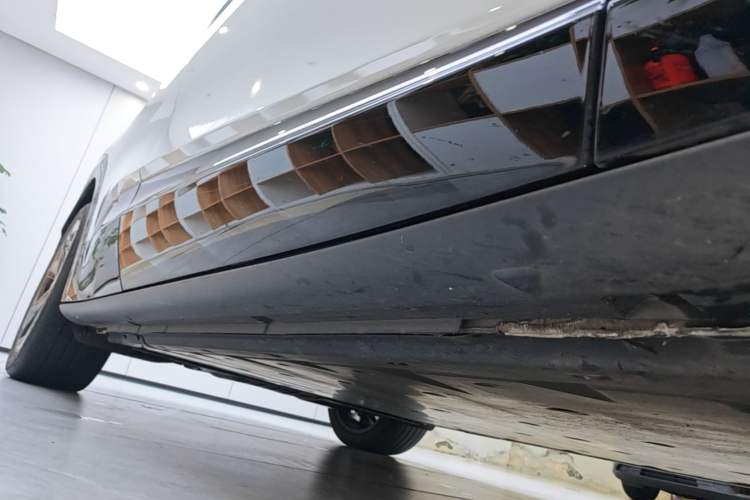 Used Volkswagen ID.UNYX 2024 Revised Pro Long-Range Version Right Side Sill