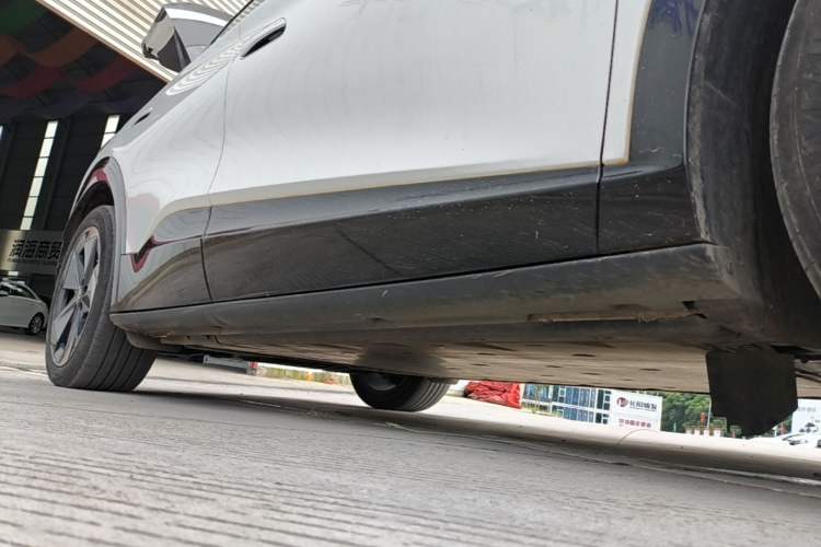 Used Volkswagen ID.UNYX 2024 Ultra Long-Range Version Right Side Sill