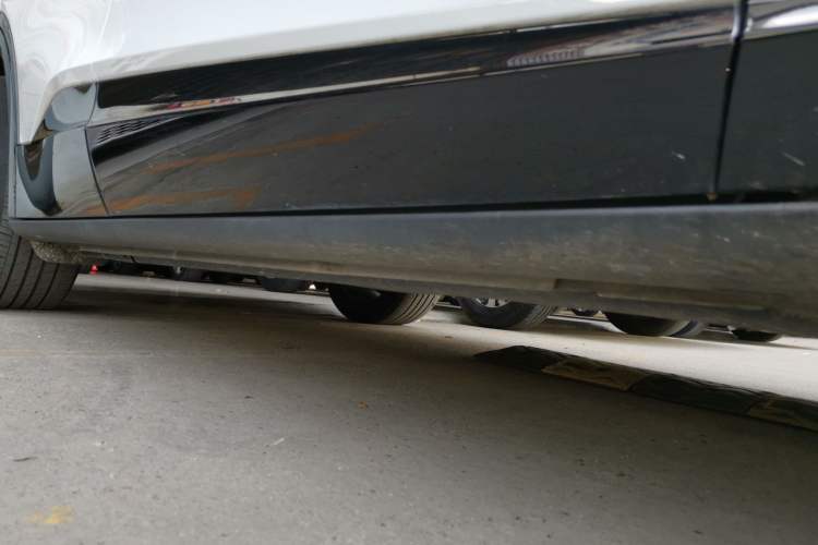 Used Volkswagen ID.UNYX 2024 Pro Long-Range Version Right Side Sill