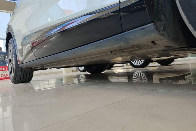 Used Volkswagen ID.UNYX 2024 Revised Ultra Long-Range Version Right Side Sill