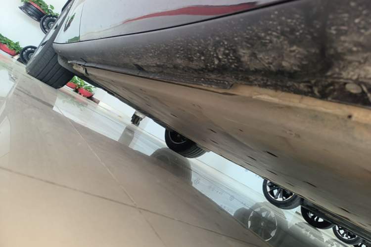 Used Volkswagen ID.UNYX 2024 Revised Pro Long-Range Version Right Side Sill