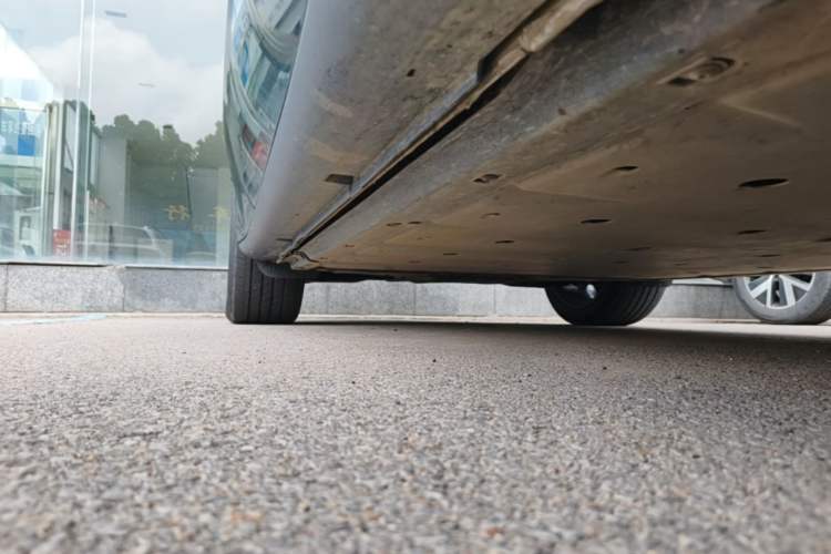 Used Volkswagen ID.UNYX 2024 Revised Pro Long-Range Version Right Side Sill