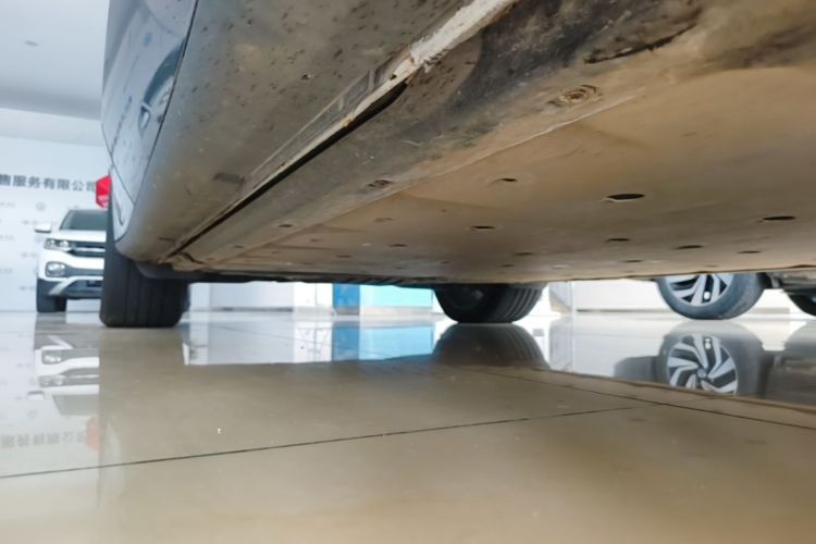 Used Volkswagen ID.UNYX 2024 Revised Pro Long-Range Version Right Side Sill