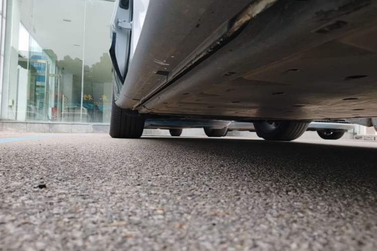 Used Volkswagen ID.UNYX 2024 Revised Pro Long-Range Version Right Side Sill
