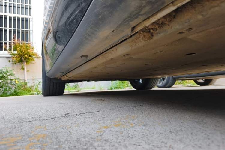Used Volkswagen ID.UNYX 2024 Revised Pro Long-Range Version Right Side Sill