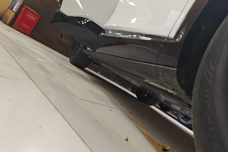 Used Volkswagen ID.UNYX 2024 Revised Pro Long-Range Version Right Side Sill