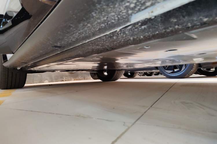 Used Volkswagen ID.UNYX 2024 Revised Pro Long-Range Version Right Side Sill