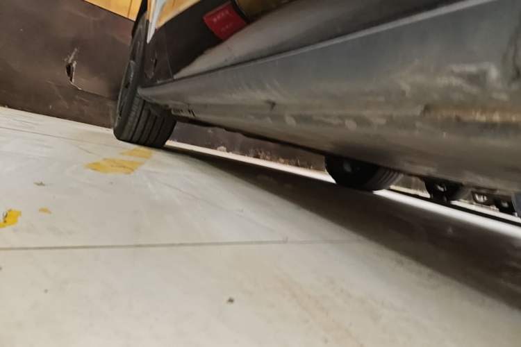 Used Volkswagen ID.UNYX 2024 Revised Pro Long-Range Version Right Side Sill