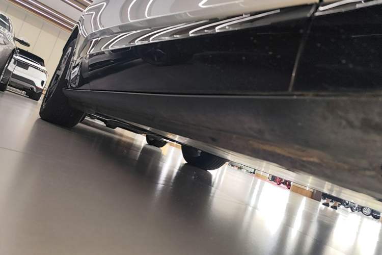Used Volkswagen ID.UNYX 2024 Revised Ultra Long-Range Version Right Side Sill