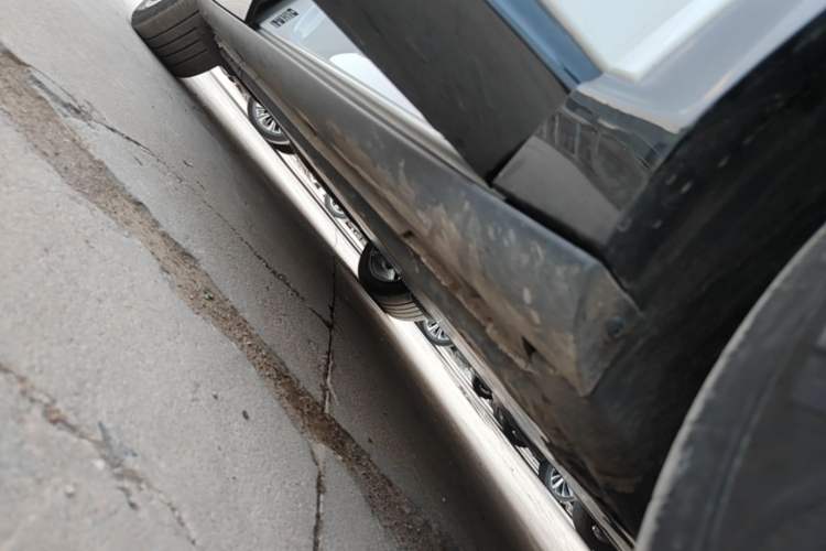 Used Volkswagen ID.UNYX 2024 Ultra Long-Range Version Right Side Sill