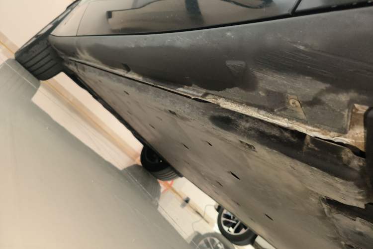 Used Volkswagen ID.UNYX 2024 Pro Long-Range Version Right Side Sill