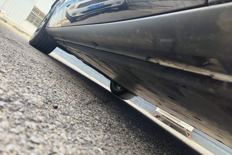 Used Volkswagen ID.UNYX 2024 Revised Pro Long-Range Version Right Side Sill