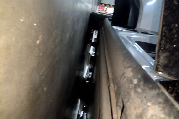 Used Volkswagen ID.UNYX 2024 Revised Ultra Long-Range Version Right Side Sill
