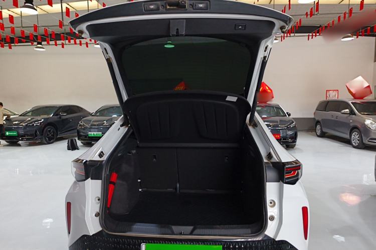 Used Volkswagen ID.UNYX 2024 Pro Long-Range Version Trunk