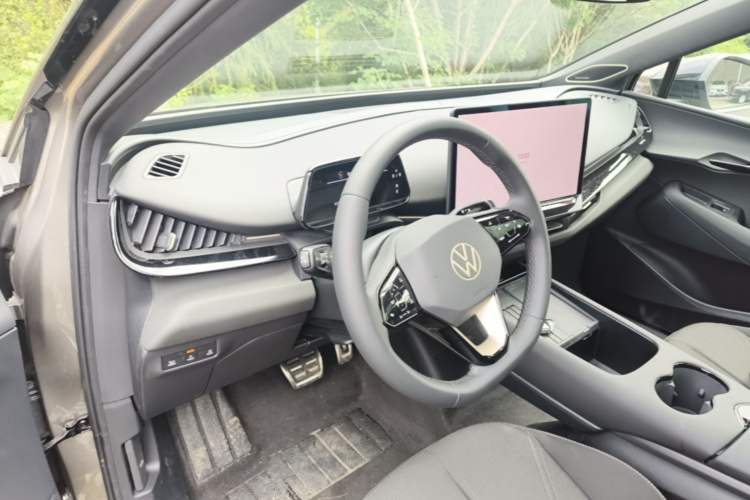 Used Volkswagen ID.UNYX 2024 Pro Long-Range Version Center Console