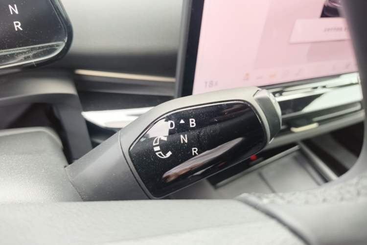 Used Volkswagen ID.UNYX 2024 Pro Long-Range Version Gear Lever