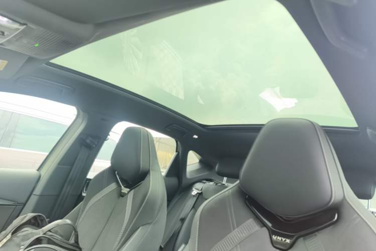 Used Volkswagen ID.UNYX 2024 Pro Long-Range Version Headliner