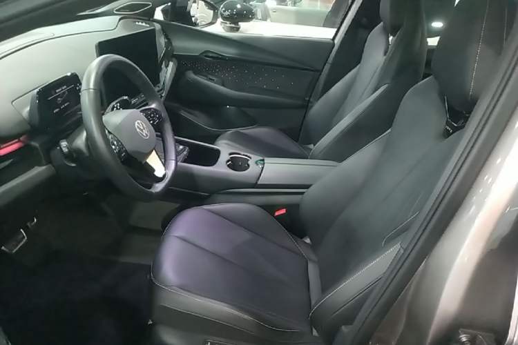 Used Volkswagen ID.UNYX 2024 Ultra Long-Range Version Left Front Seat