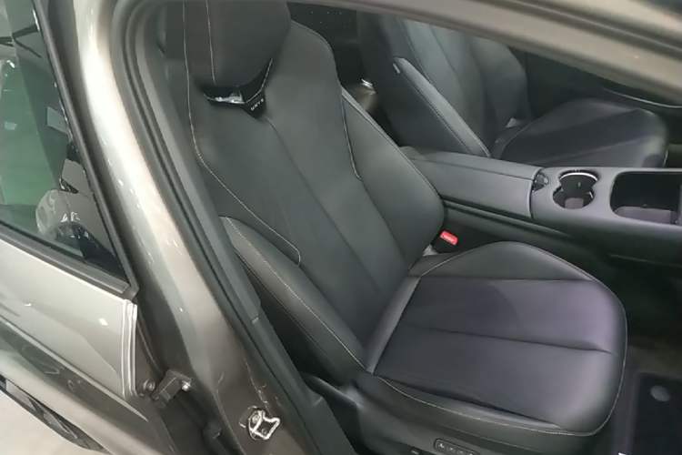 Used Volkswagen ID.UNYX 2024 Ultra Long-Range Version Right Front Seat