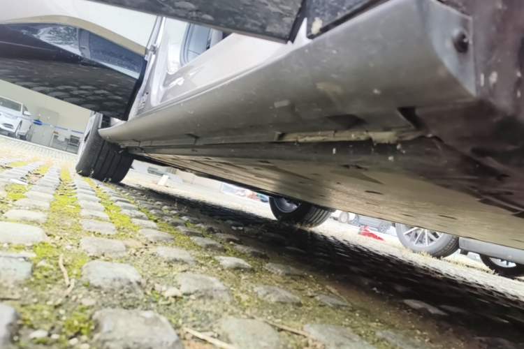 Used Volkswagen ID.UNYX 2024 Pro Long-Range Version Right Side Sill