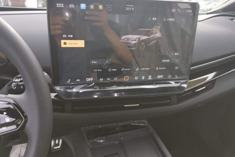Used Volkswagen ID.UNYX 2025 Pure Model Audio And AC Panel