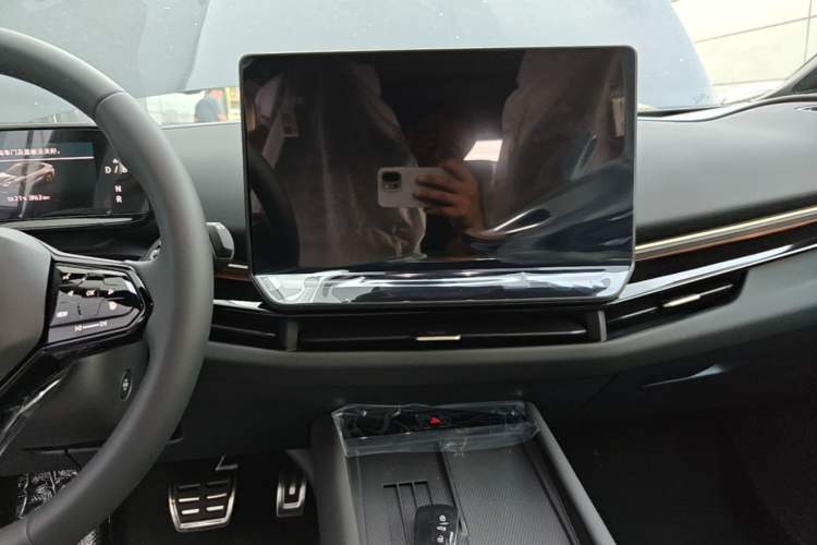 Used Volkswagen ID.UNYX 2025 Pure Model Audio And AC Panel